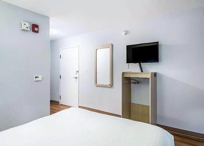 Americas Value Hotel East Peoria