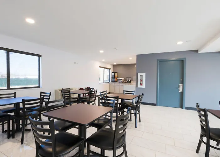 Americas Value Hotel East Peoria