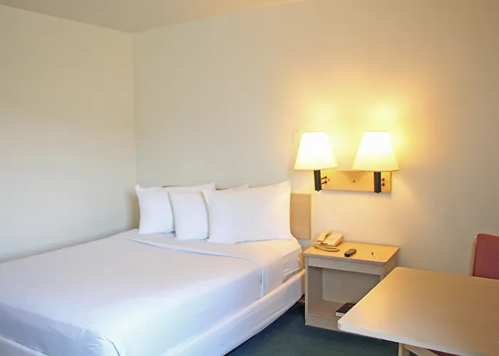 Americas Value Hotel East Peoria