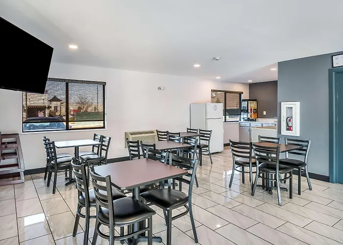 Hotel Americas Value East Peoria