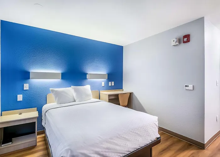 Hotel Americas Value East Peoria