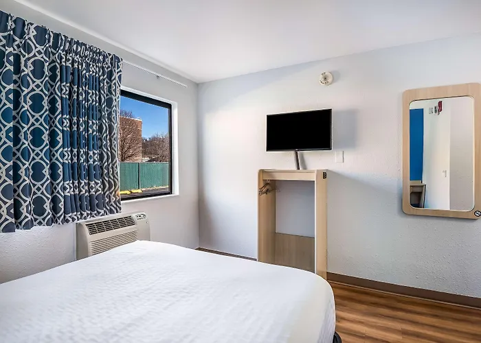 Americas Value Hotel East Peoria